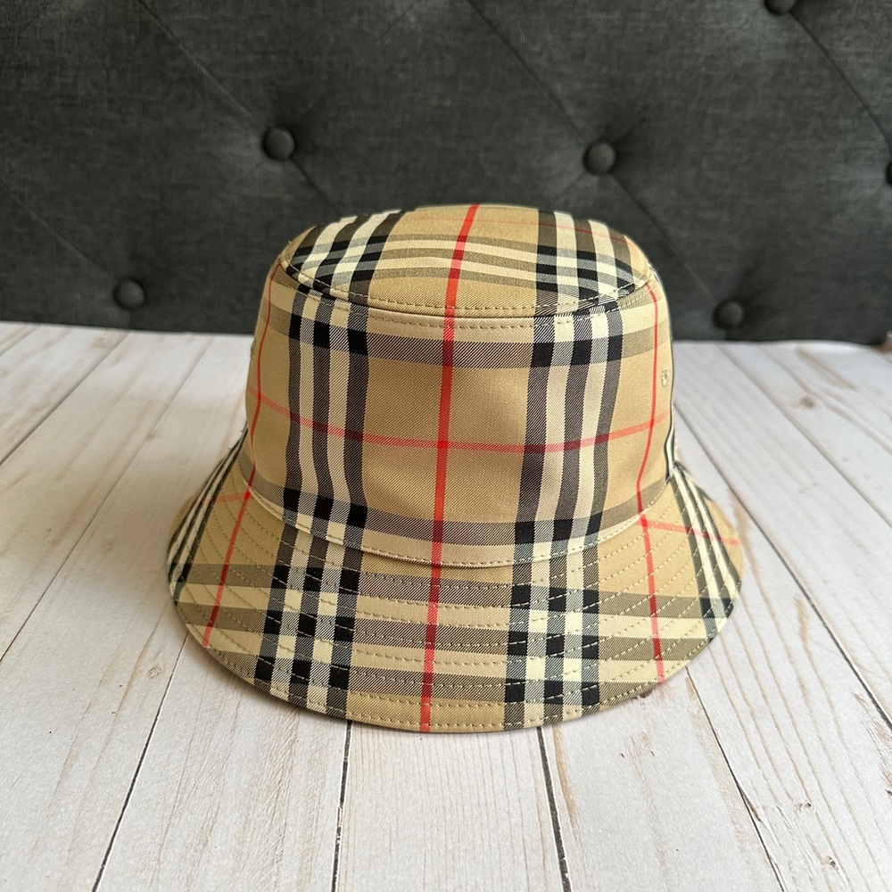 Brand new authentic burberry Vintage Check Technical Cotton Bucket Hat